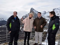 Marina Lombó anuncia la modernización del mirador en la estación superior del Teleférico de Fuente Dé Teleférico de Fuente Dé