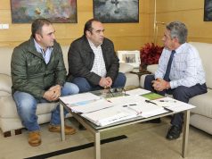 Revilla se compromete con el alcalde de Camaleño a agilizar la construcción del campo de golf de Mogrovejo