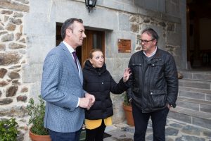 11:00 Centro de Estudios Lebaniegos, Potes. El consejero de Desarrollo Rural, Ganadería, Pesca, Alimentación y Medio Ambiente, Guillermo Blanco, visita dos proyectos LEADER ejecutados en este municipio. 17 de diciembre de 2019 © Raúl Lucio