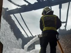 Bomberos del 112 extinguen un incendio en una vivienda de Camaleño