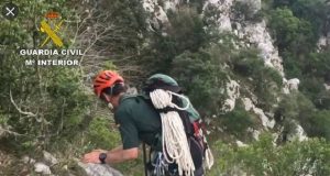 RESCATADOS LOS MONTAÑEROS ENRISCADOS EN FUENTE DE